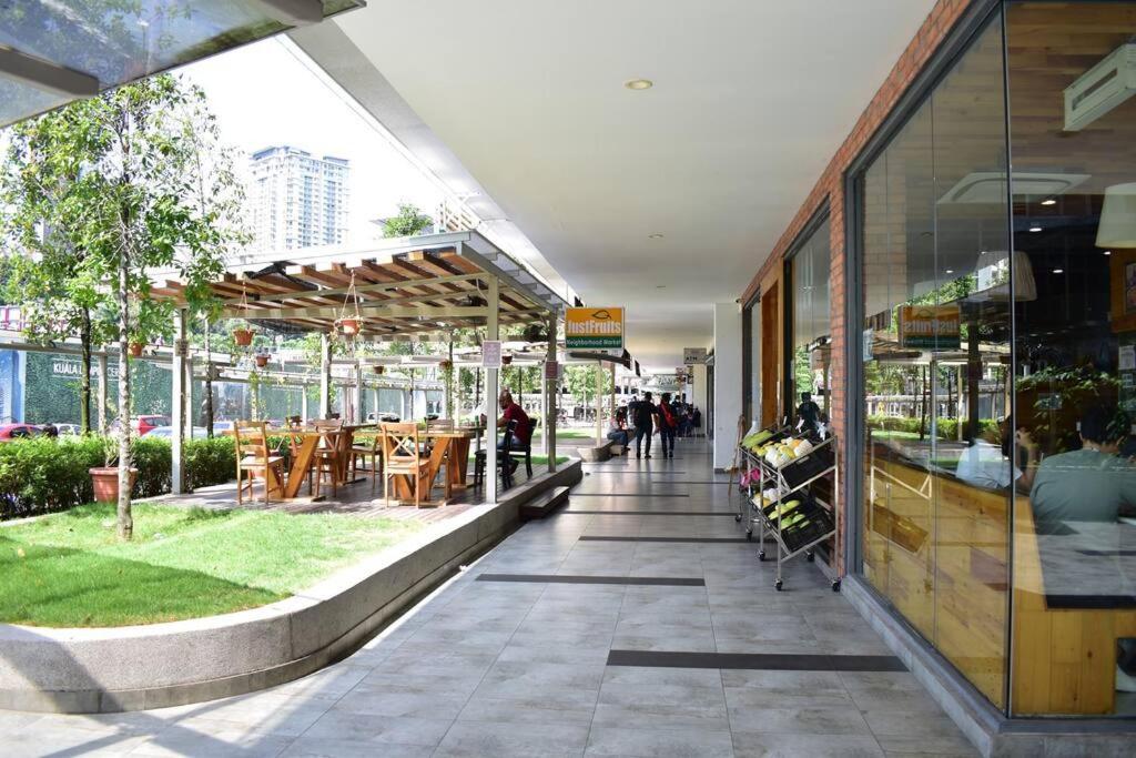 Cozy Idaman Robertson Balcony Pangsapuri